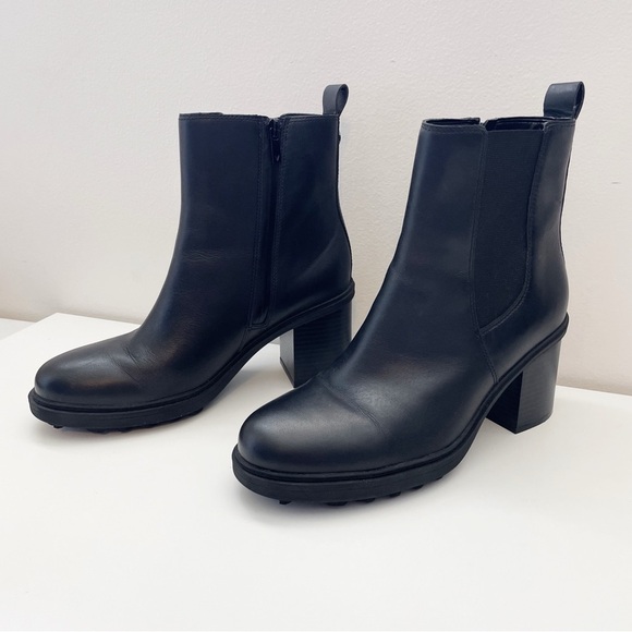 Vionic Truckee Black Leather Ankle Booties weather proof heeled boots size 9 EUC - Picture 4 of 15